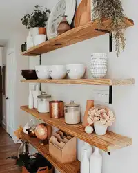 Деревянный стеллаж на кухню фото в интерьере