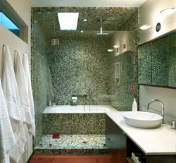 Kiçik bir vanna otağı fotoşəkilində mozaika plitələr
