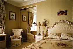 Bedroom Design With Gold Wallpaper