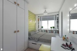 Дизайн спальни с одним окном напротив двери фото