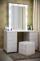 Жаночы столік з люстэркам у спальню дызайн