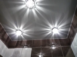 Vanna otağı fotoşəkilində asma tavanlar üçün lampalar