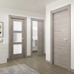 Combination of white doors and floors in the interior of the apartment
