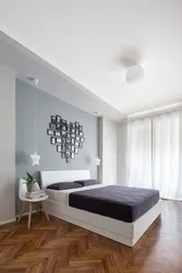 Спальня с серым полом фото