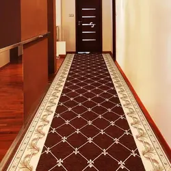Koridorda döşəmə üçün plitələr və mətbəx dizaynı