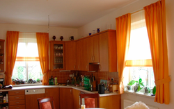 Orange kitchen in the interior photo with which curtains