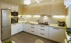 Дызайн кутняй кухні ў светлым тоне