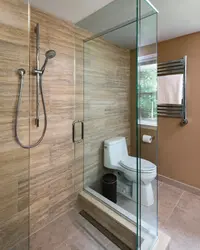 Душ кабинасының фотосуреті бар ванна бөлмесінің дизайны