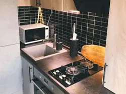 Не встраиваемая плита в интерьере кухни