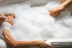 Көбік ваннасындағы фото