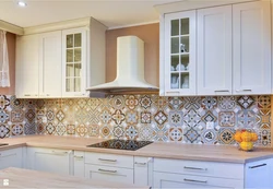 Modern Tile Kitchen Apron Design 2023 Photo