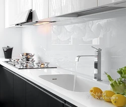 Modern Tile Kitchen Apron Design 2023 Photo