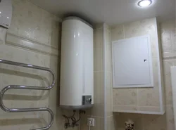 Воданагравальнік у ванным пакоі фота