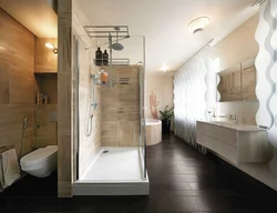 Терезесі бар душымен ванна бөлмесінің дизайны