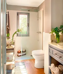 Дизайн ванной комнаты с душем с окном