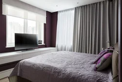 Дизайн спальной с двумя окнами