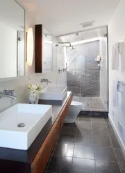 Дизайн ванной комнаты узкой с окном