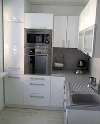 Прямая кухня 6 метров и холодильник фото