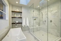 Стеклянный интерьер ванной