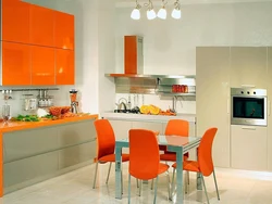 Оранжевая кухня в интерьере с каким цветом