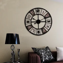 Большие настенные часы в гостиную в интерьере фото