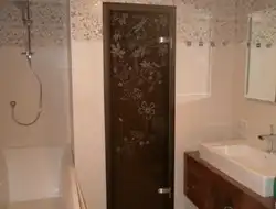 Plastic door for bathroom photo
