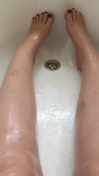 Фото ножки в ванне