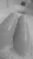Фото ножки в ванне