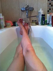 Banyoda Qadın Ayaqlarının Fotoşəkili