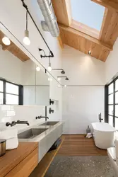 Жоғары төбелері бар ванна бөлмесінің дизайны