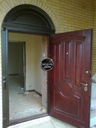 Фото входной двери в квартиру снаружи