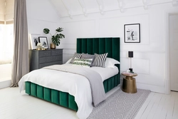 Bedroom in emerald tones photo