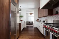 Дызайн маленькай кухні з цёмнай падлогай