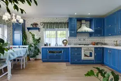 Интерьер кухни классическая голубая