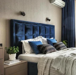 Дизайн спальни с синей кроватью