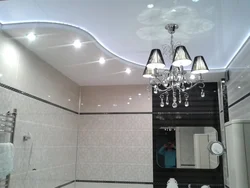 Фото ванной потолок с люстрой