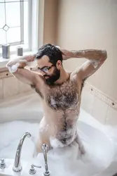 Фото мужчина в ванной фото
