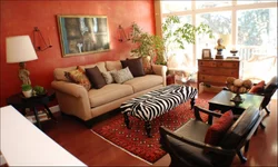 Терракотовый диван в гостиной фото