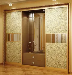 Design of built-in wardrobes in the hallway with mirrors