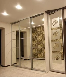 Design of built-in wardrobes in the hallway with mirrors