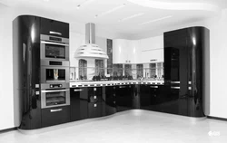 Угловые черно белые кухни в интерьере фото