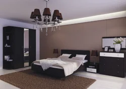 Дизайн обоев для спальни с темной мебелью