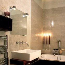 Дизайн ванной с декоративной штукатуркой и плиткой фото
