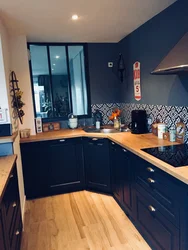 Black and blue kitchen photo