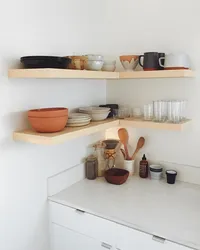 Дизайн угловых полочек на кухне фото