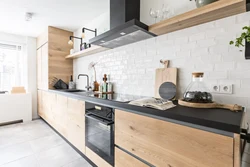 Kitchen With Wooden Countertop And Wood-Effect Apron Design Photo