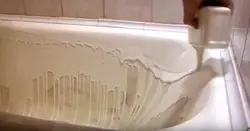 Painting an old bathtub photo