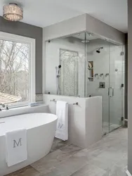 Дизайн ванной комнаты с окном и душем фото