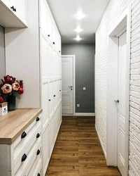 Шкаф в длинный узкий коридор в квартире фото