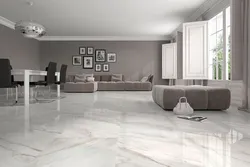 Белый мрамор на полу в интерьере гостиной